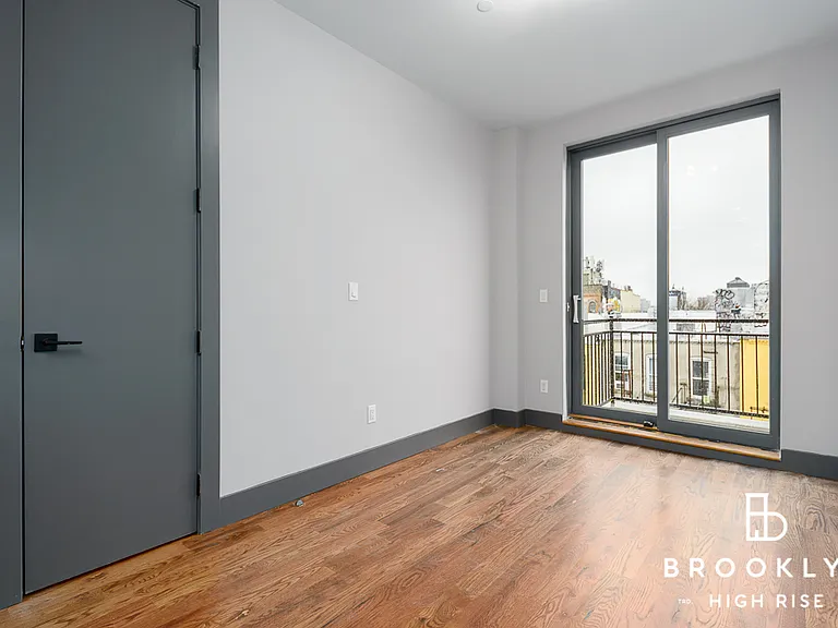 1461 Gates Ave #3A — Photo 3