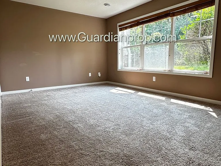 11920 Emery Village Dr N — Photo 3