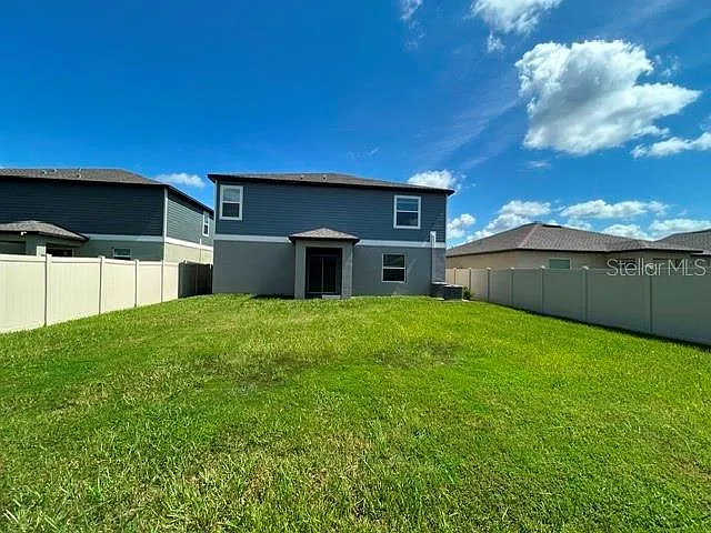 6 bed, 3.0 bath, 3092 sqft, $3,650 — Photo 2
