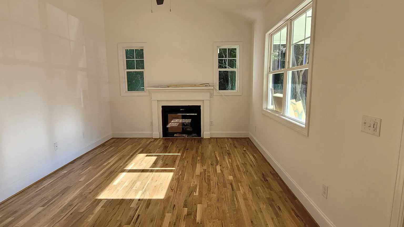 3807 1/2 Burt Dr — Photo 2