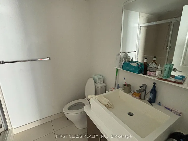 1080 Bay St #1110 — Photo 8