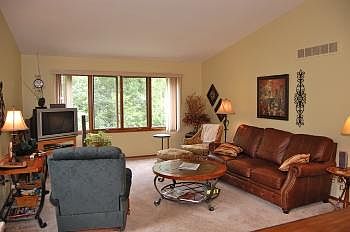4th image of 525 Woodgrove Dr