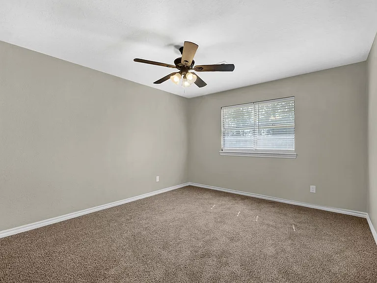 6943 NW Eisenhower Dr — Photo 27