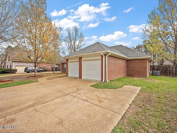 3rd image of 640 Hampshire Dr