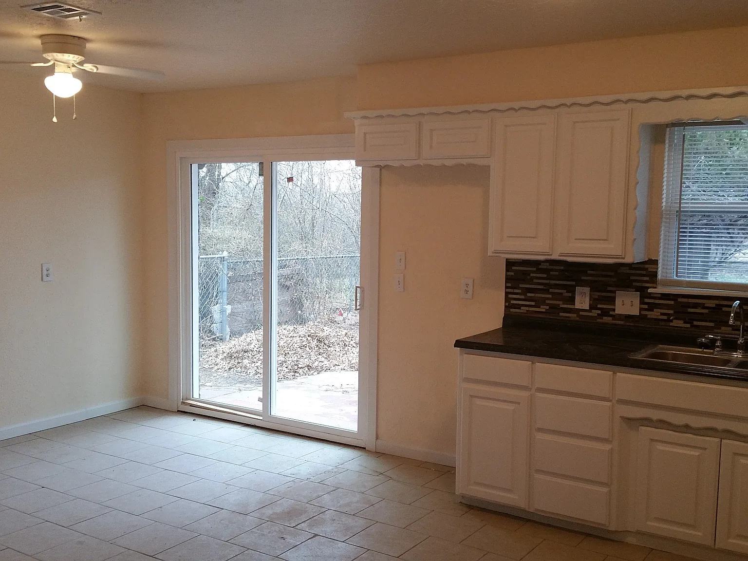 3 bed, 1.5 bath, 1365 sqft, $1,300 — Photo 4