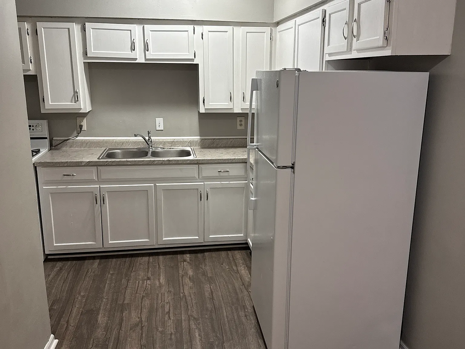 2 bed, 1000 sqft, $895 — Photo 3