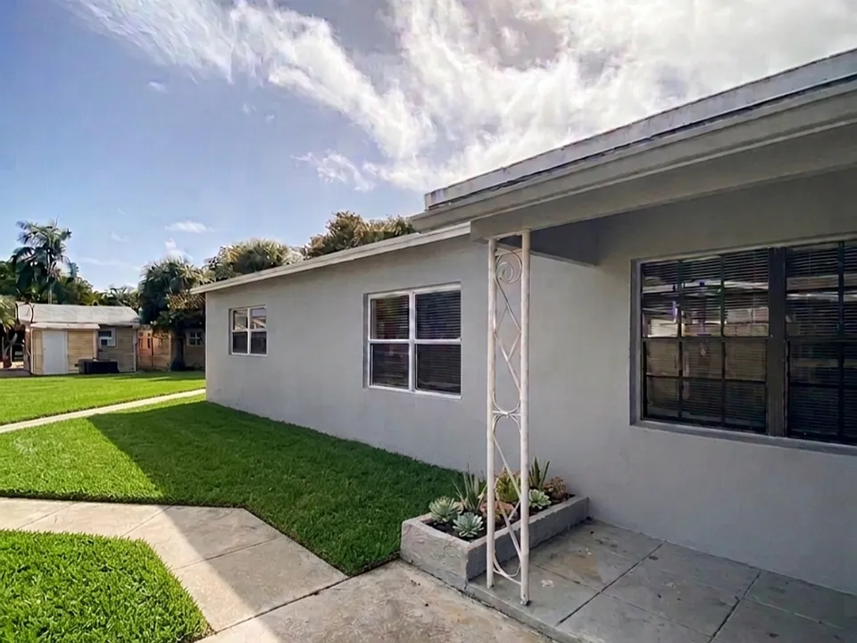3712 Henry Ave