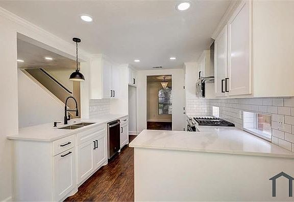 2nd image of 17118 Canterbury Green Ct