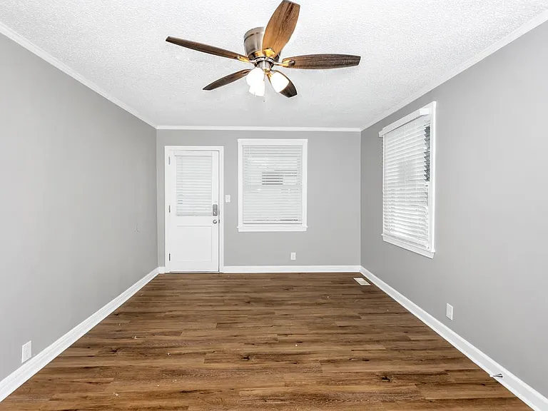 914 Linwood Dr NW — Photo 11