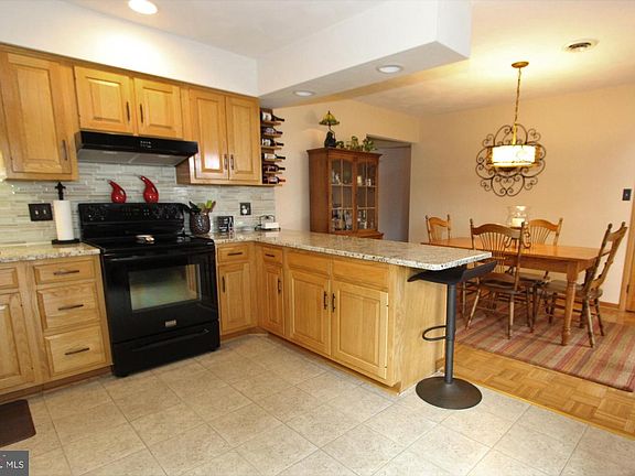 4th image of 13725 Hillside Ave