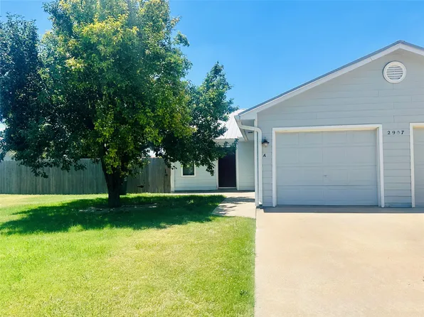 2907A Doralane Ave, Dodge City, KS 67801