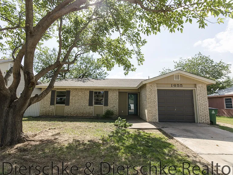 1655 Linda Lee Dr — Photo 1