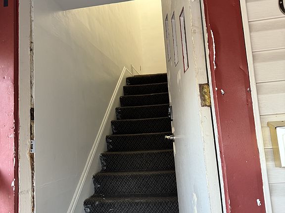 1007-B Grant Street - stairs to upstairs apartment