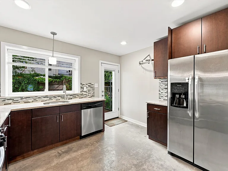 1532 E Berks St — Photo 12