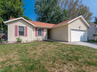 5811 Hillandale Rd, Davenport, IA 52806