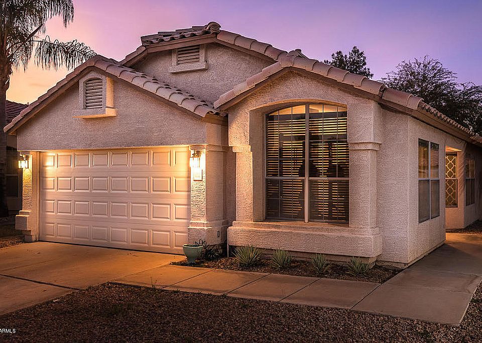 2nd image of 1202 W Bluebird Dr