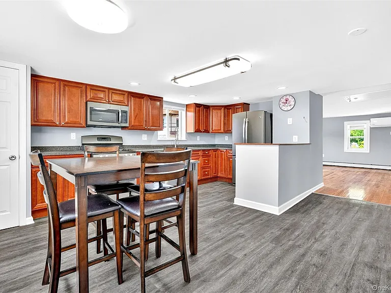 58 Samsondale Ave #A — Photo 6