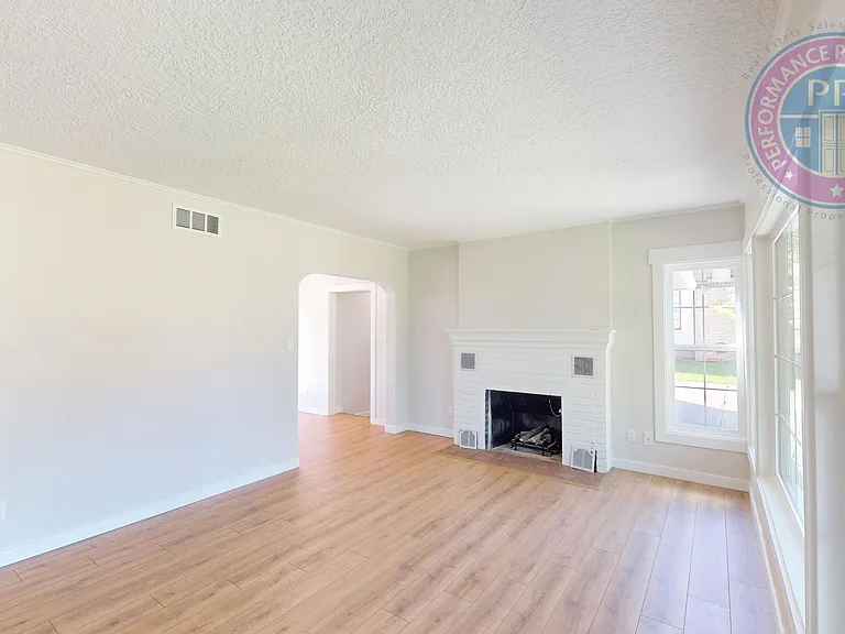 7308 N Jordan Ave — Photo 3