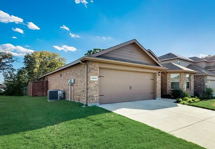 8244 Brashear Trl — Photo 1