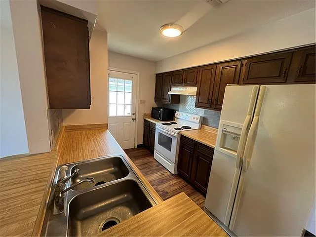 604 N Woodlawn Ave — Photo 9