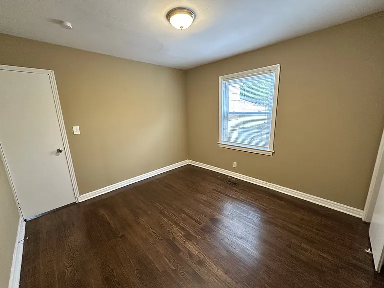 940 Meadowbrook Dr — Photo 8