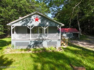 10 Bluebird Dr, Lake Luzerne, NY 12846