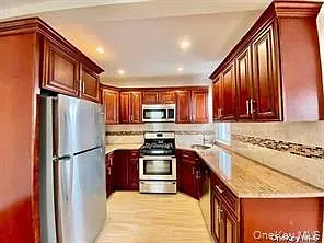 3 bed, 1.0 bath, 800 sqft, $2,900 — Photo 2