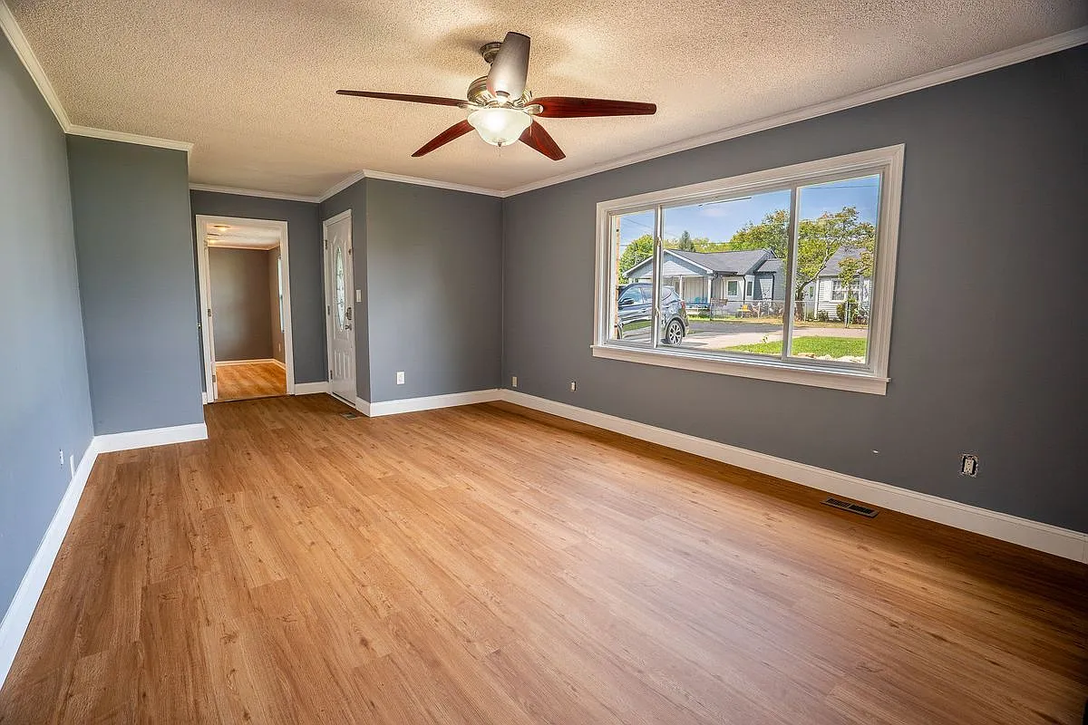 3 bed, 2.0 bath, 1326 sqft, $2,000 — Photo 4
