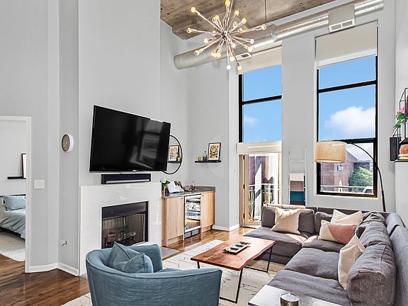 2nd image of 758 N Larrabee St APT 408