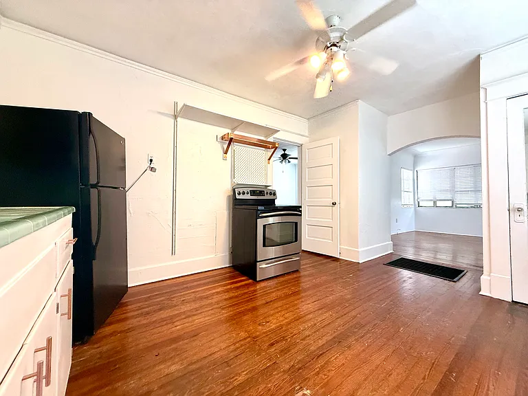 633 10th Ave S #2 — Photo 9