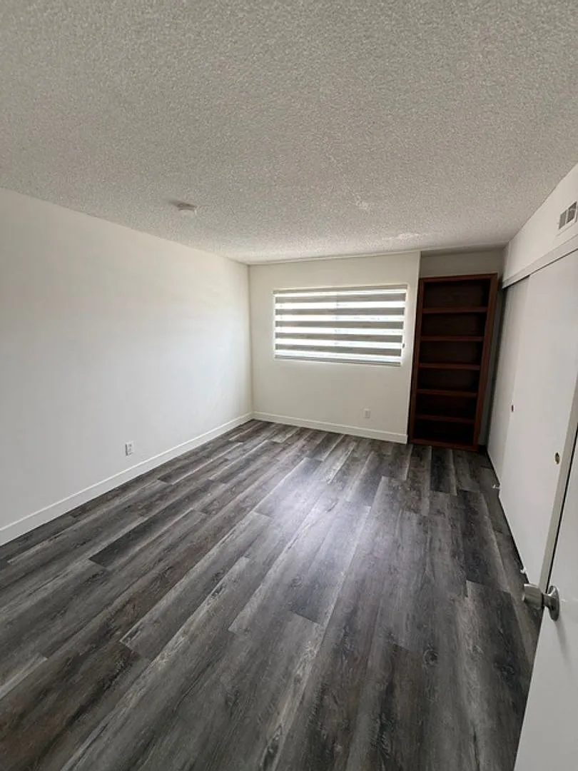 2 Bed, 1.5 Bath Townhouse- 1835 W. 145th St. — Photo 2