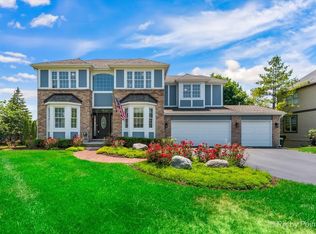 2 Shadow Creek Ct, Lake In The Hills, IL 60156