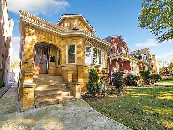 2nd image of 5012 W Oakdale Ave