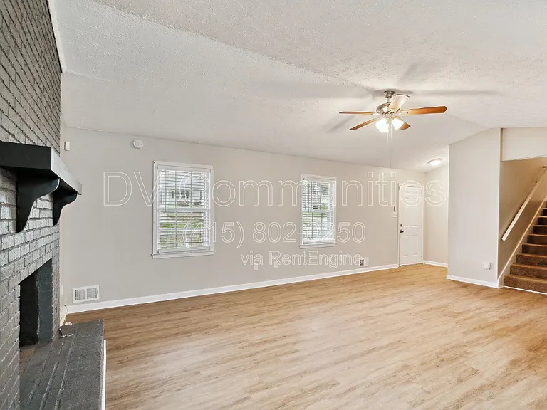 1605 Sugar Plum Dr SW — Photo 3