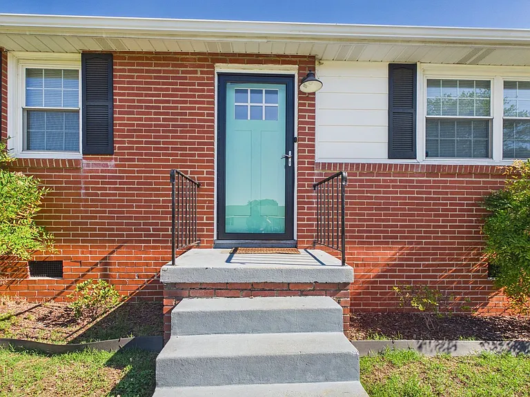 3114 Glenoa Rd — Photo 3