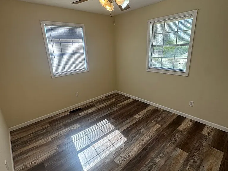 684 Evergreen St — Photo 10