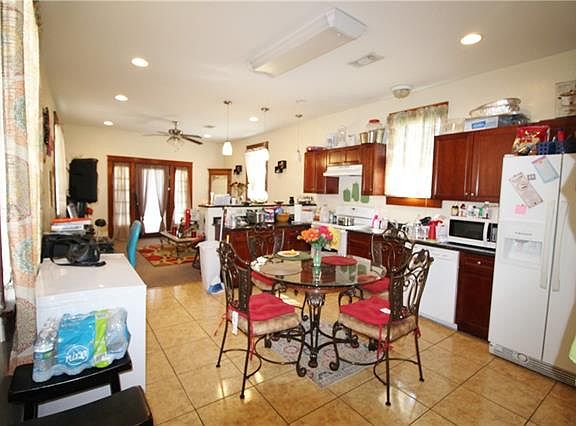 5th image of 2550 Gladiolus St