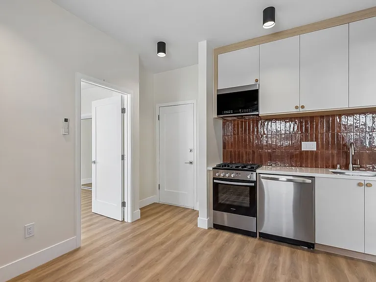 4452 Finley Ave — Photo 6