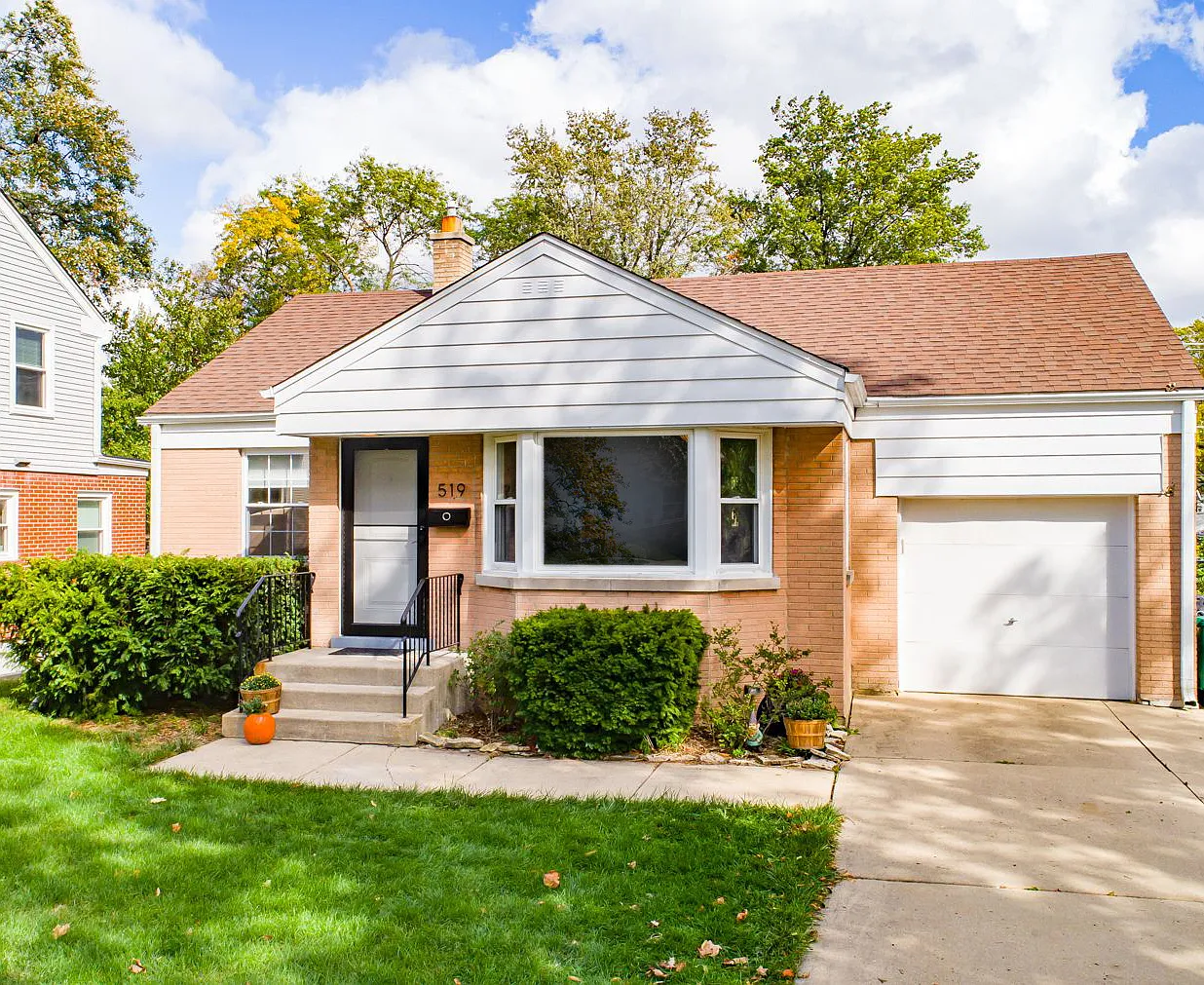 519 S Craig Pl photo 1