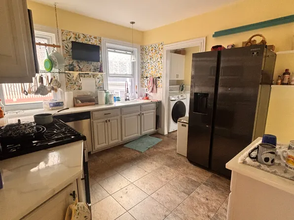 3 Fayette St #2, Cambridge, MA 02139
