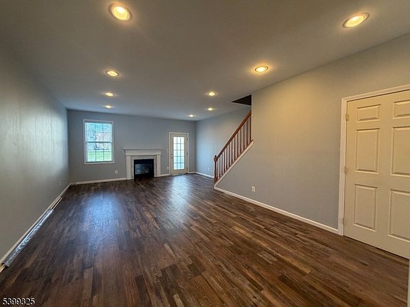 4th image of 503 Coventry Dr