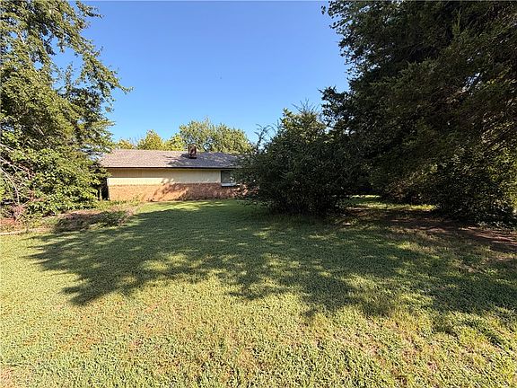3rd image of 110 Scenic Acres Ln W