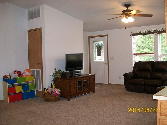 3rd image of 623 Pierce St