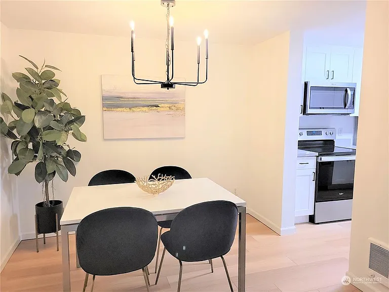 975 Aberdeen Ave NE #H204 — Photo 9