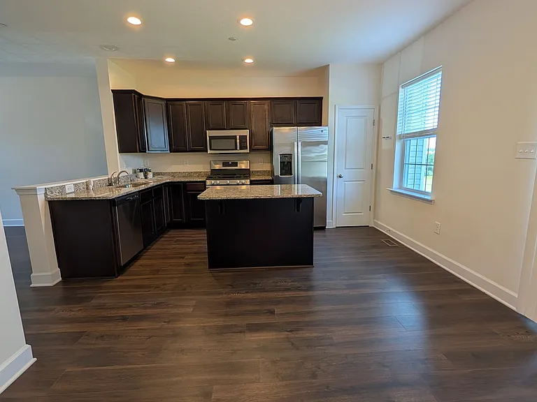 109 Holstein Dr — Photo 2
