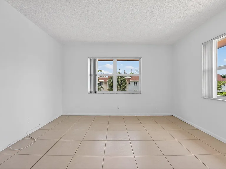 760 SE 2nd Ave #D216 — Photo 16