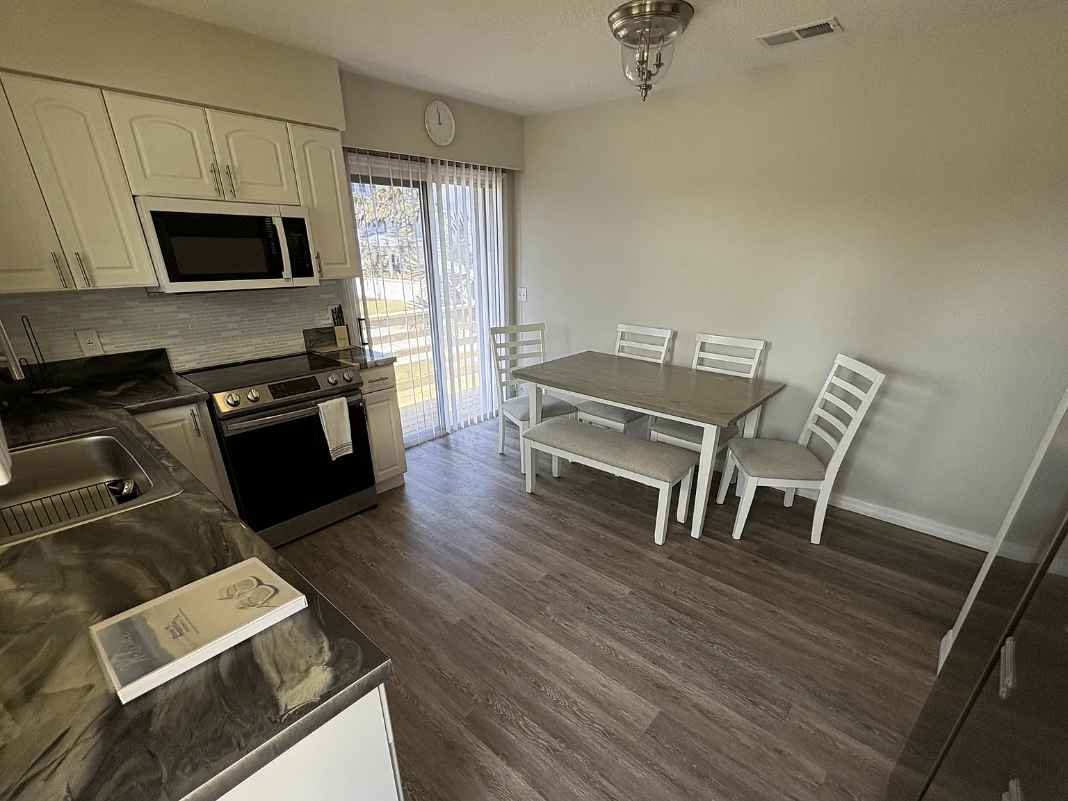 River Views! 2 bed home — Photo 2
