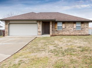 823 S Hazelnut Ave, Springfield, MO 65802