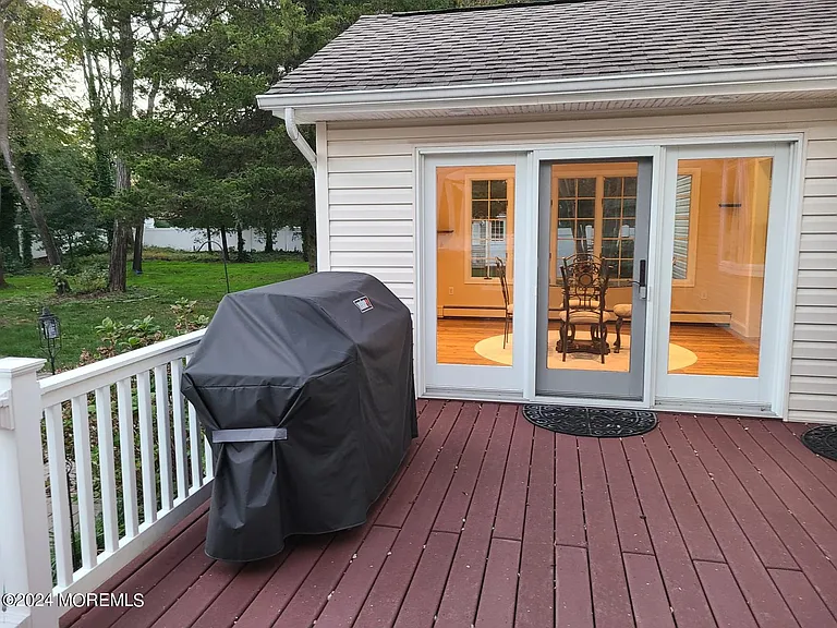 1578 N Bay Ave — Photo 11
