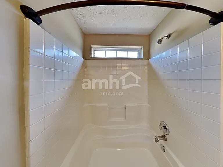 930 W Oaks Dr — Photo 11